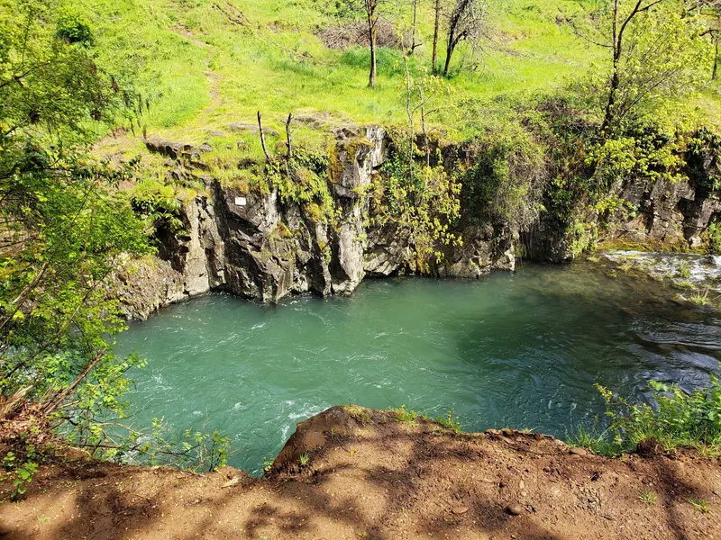 Historical river channel below Falls City Falls beside a steep rock wall