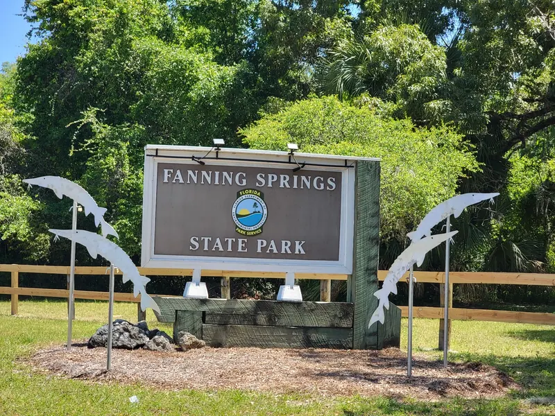 Fanning Springs State Park entrance sign flanked by fish silhouettes