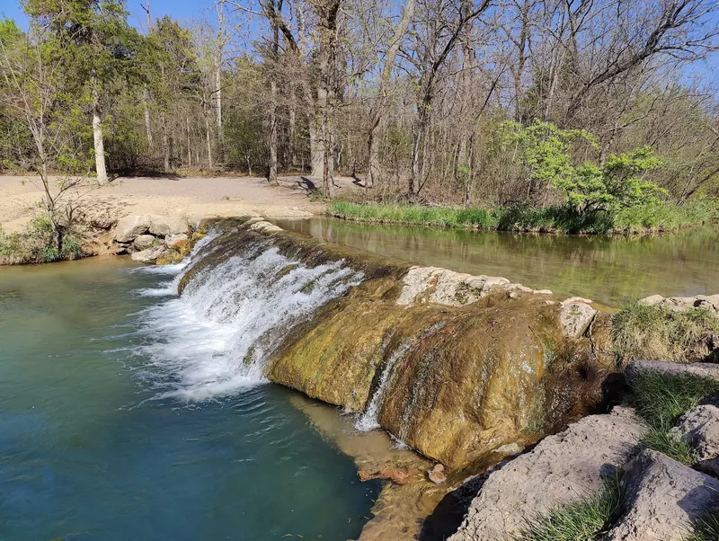 Low Little Niagara waterfall spilling across a broad rock shelf on Travertine Creek