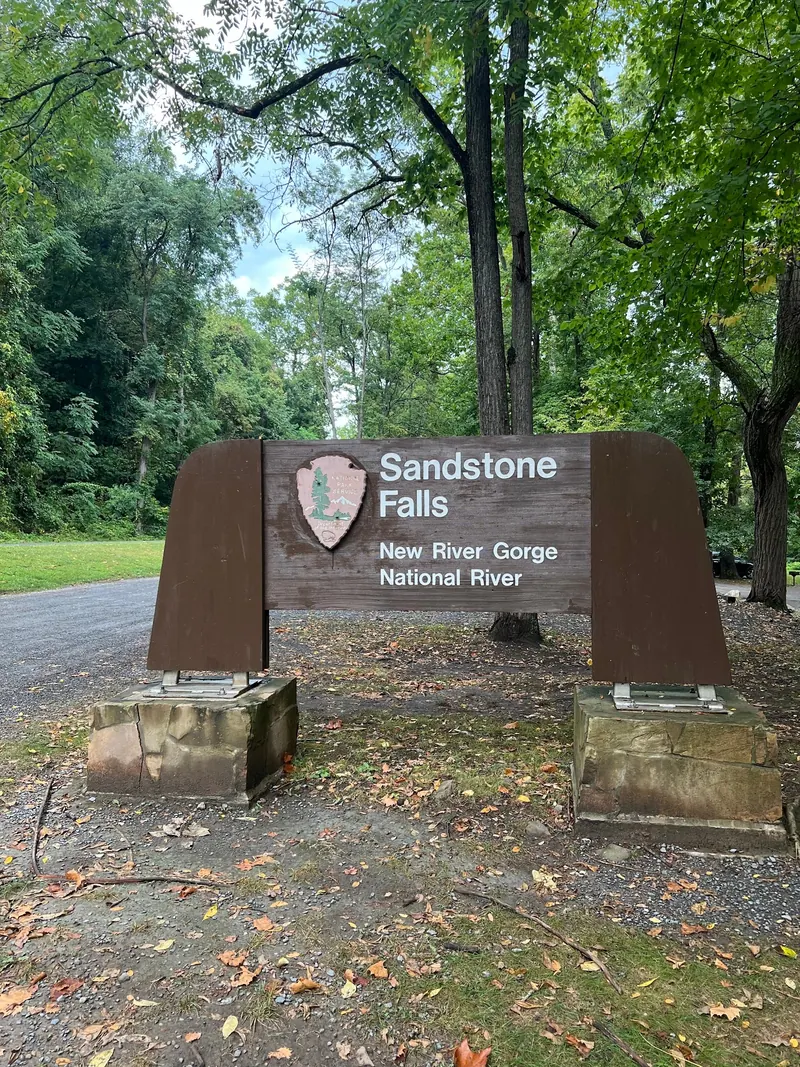 NPS Sandstone Falls entrance sign using the former New River Gorge National River name